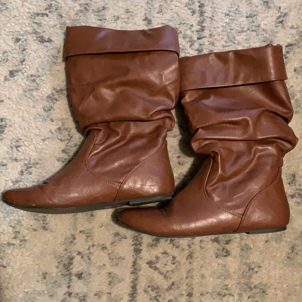 Brown scrunch boots